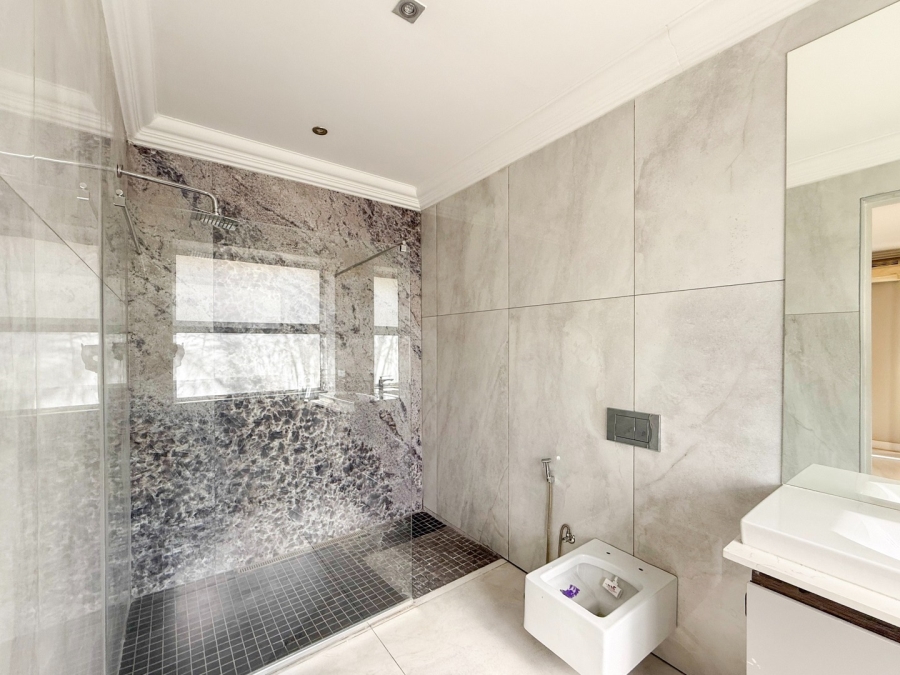 5 Bedroom Property for Sale in The Islands Estates North West